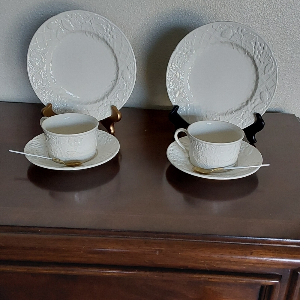 Mikasa English Countryside White Dp900 Hand Picked Tea‎ Set